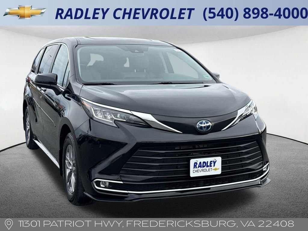 Used 2023 Toyota Sienna XLE image 13