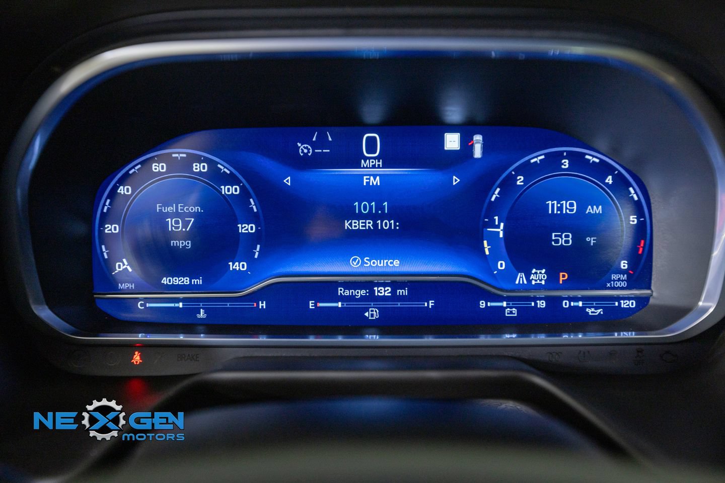 Used 2022 Chevrolet Suburban Premier AWD/4WD image 16