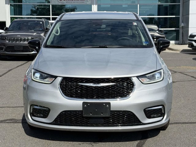 Used 2024 Chrysler Pacifica Touring-L FWD image 7