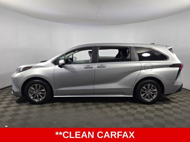 Used 2025 Toyota Sienna LE FWD image 5