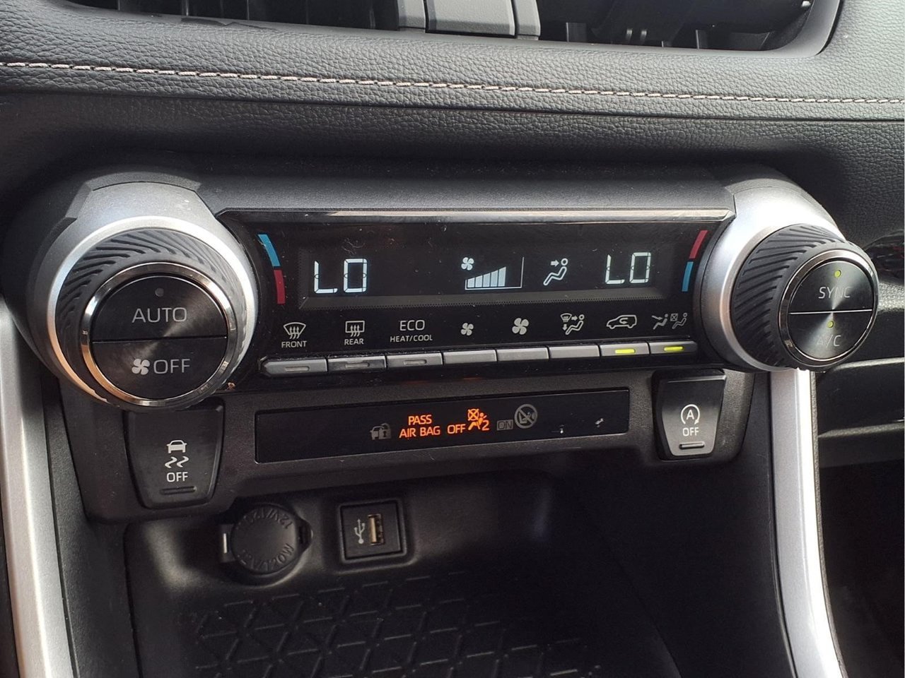 Used 2025 Toyota RAV4 XLE AWD/4WD image 15