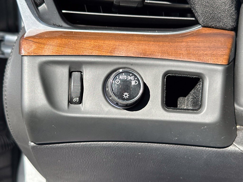 Used 2020 Cadillac Escalade Luxury RWD image 35