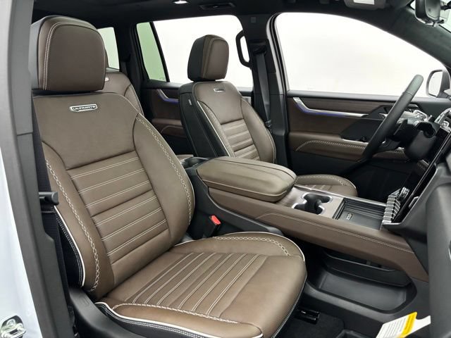 New 2026 GMC Acadia Denali Ultimate w/ LPO, Floor Liner Package AWD/4WD image 39