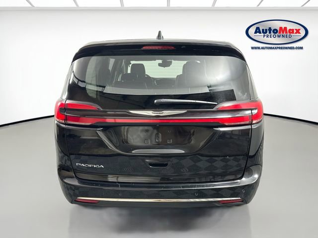 Used 2024 Chrysler Pacifica Touring-L image 8