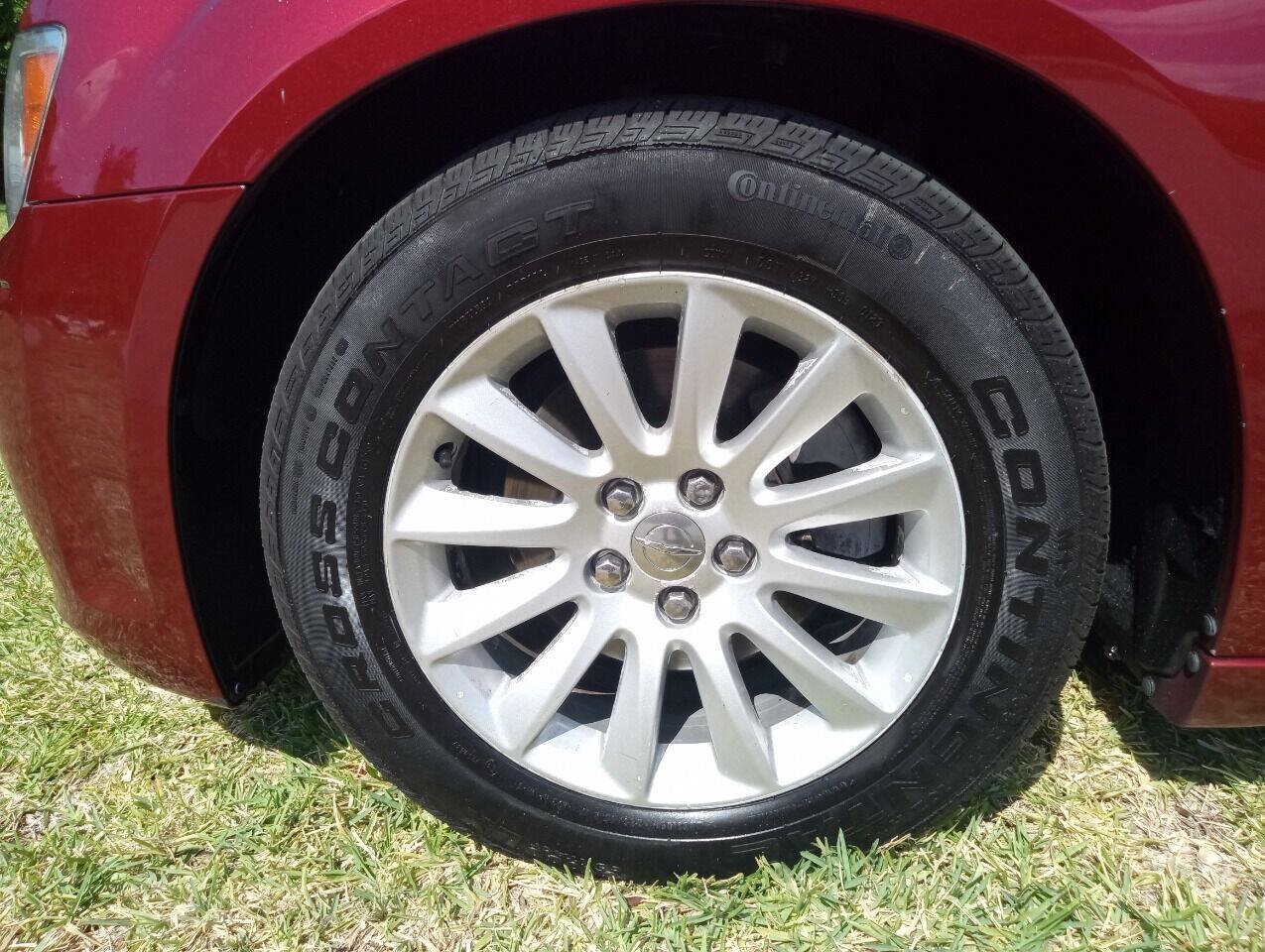 Used 2013 Chrysler 300 RWD image 22