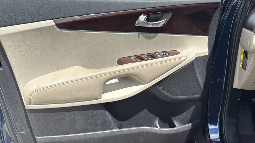 Used 2018 Kia Sorento FWD image 19