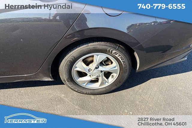 Used 2021 Hyundai Elantra SE FWD image 15
