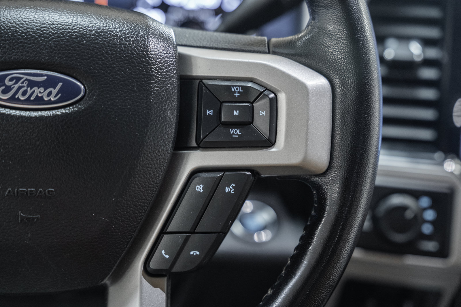 Used 2022 Ford F350 Lariat w/ Tremor Off-Road Package AWD/4WD image 36