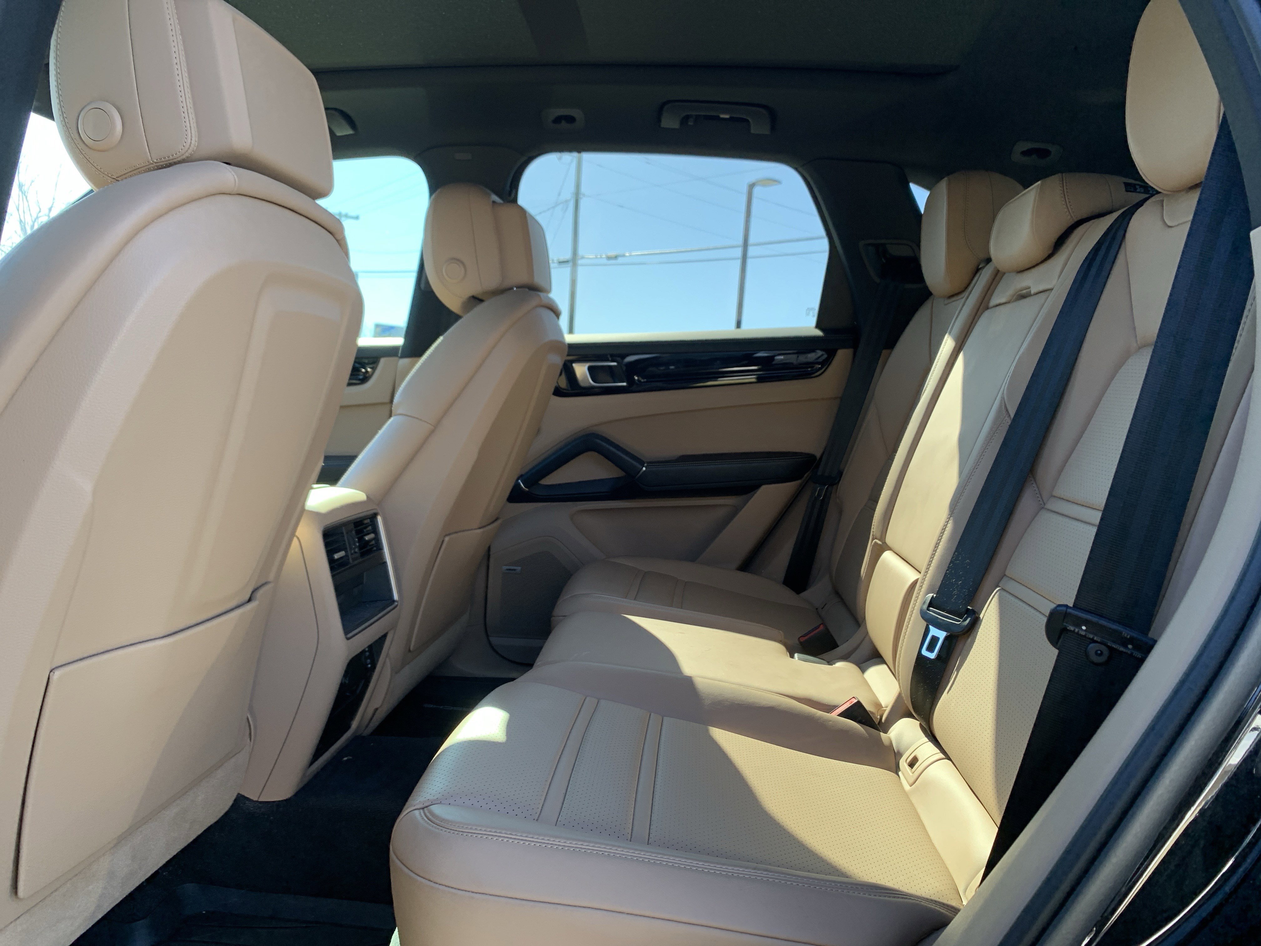 Used 2020 Porsche Cayenne image 32