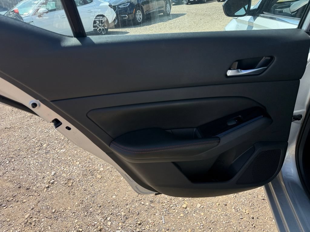 Used 2024 Nissan Altima 2.5 SR FWD image 34