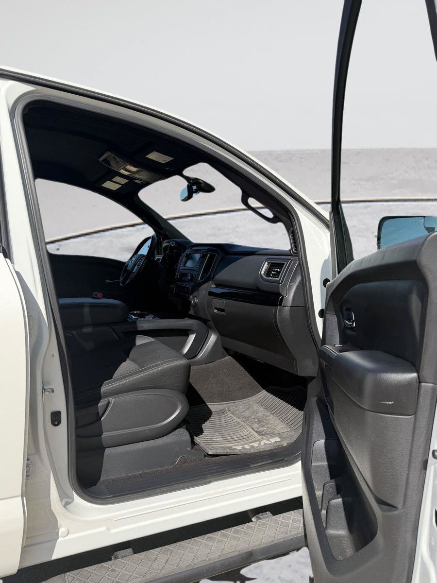 Used 2019 Nissan Titan SV w/ SV Convenience Package AWD/4WD image 19