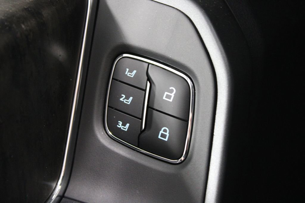 New 2026 Ford F250 Lariat w/ Black Appearance Package image 41