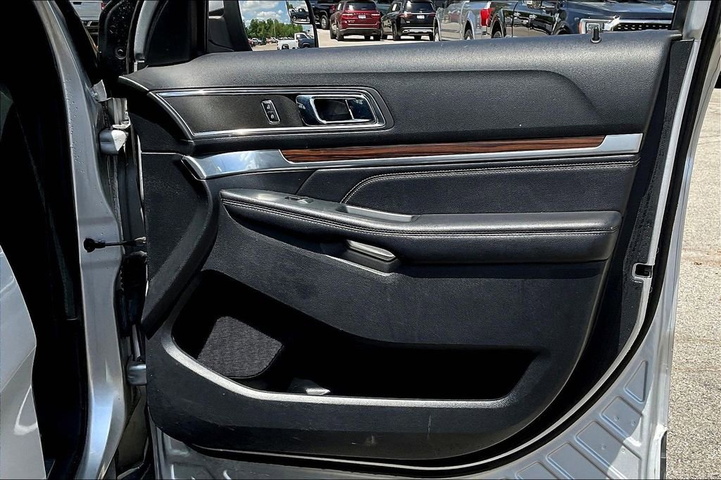 Used 2018 Ford Explorer Limited FWD image 18
