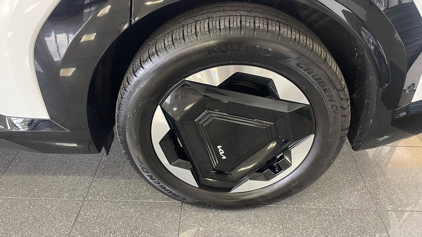 Used 2025 Kia EV9 Land w/ Towing Package image 23