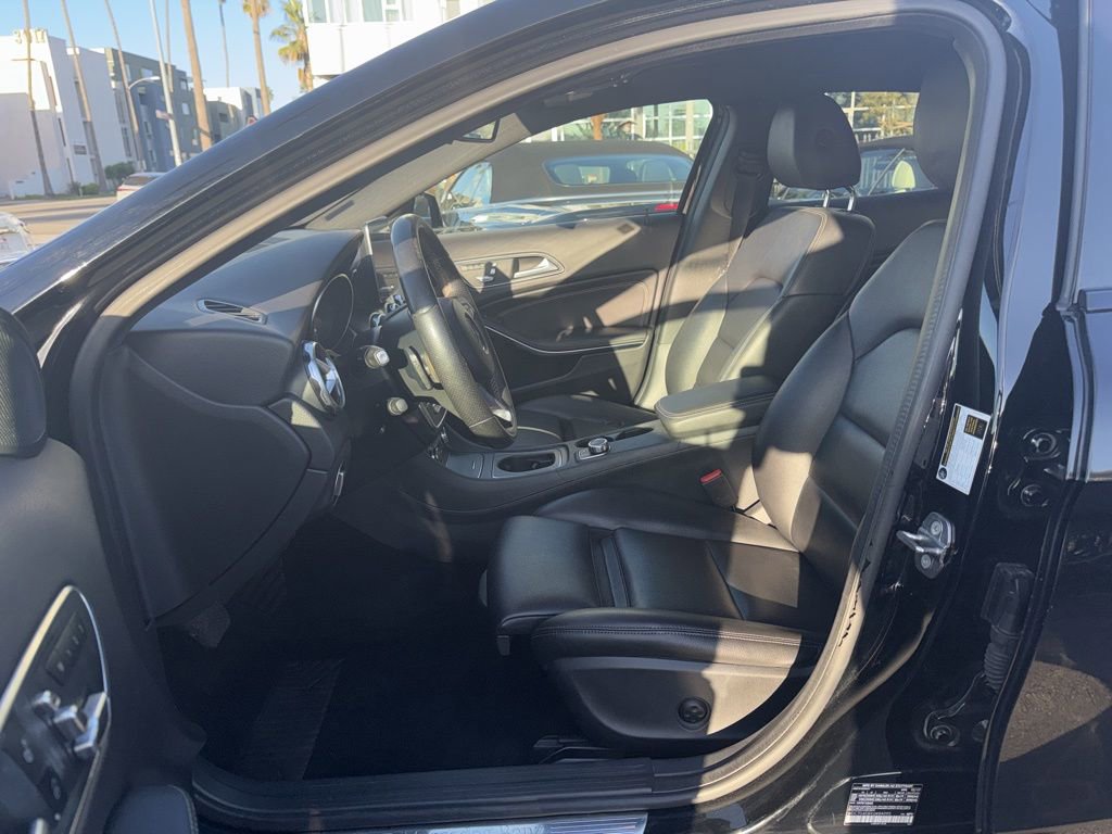 Used 2018 Mercedes-Benz GLA 250 w/ AMG Line Exterior image 8