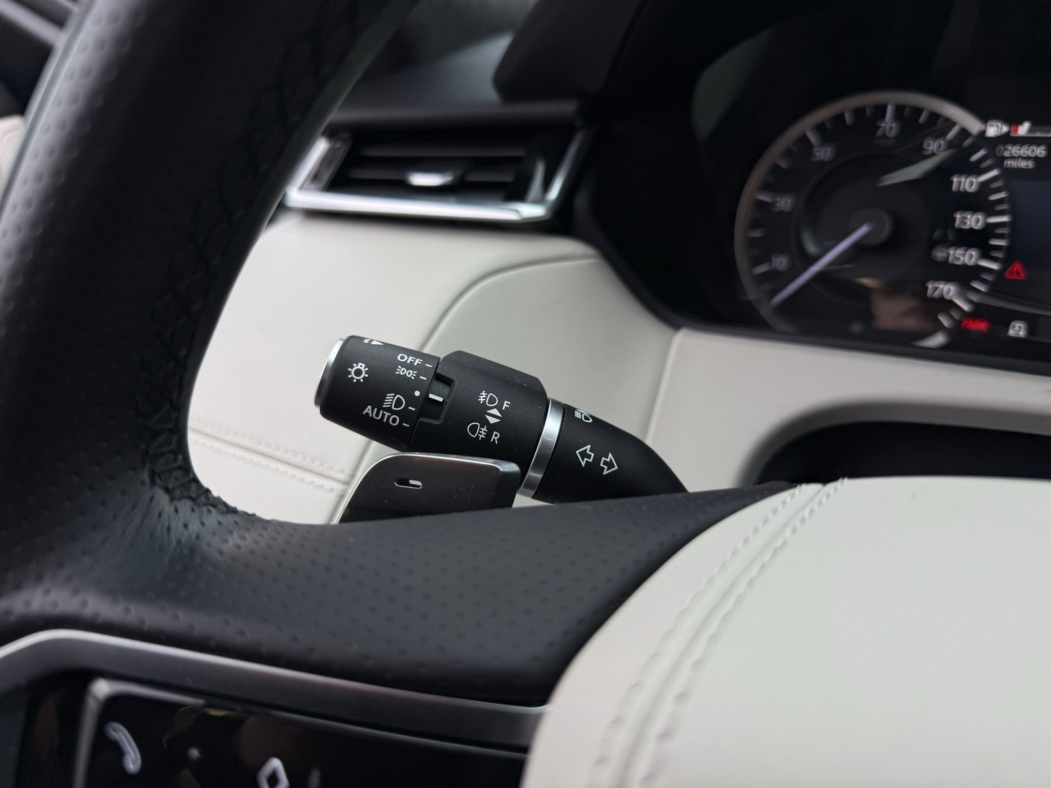 Used 2023 Land Rover Range Rover Velar R-Dynamic S image 55