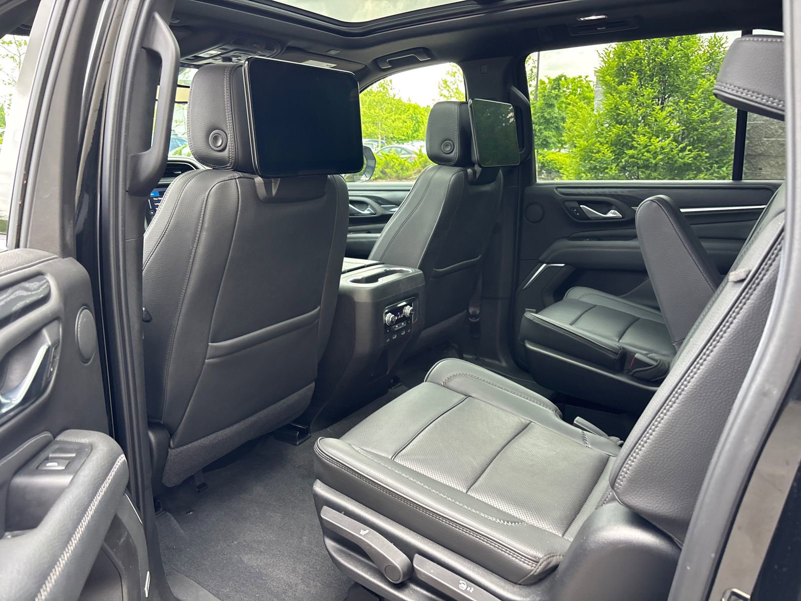 Used 2021 GMC Yukon XL Denali w/ Denali Premium Package AWD/4WD image 26