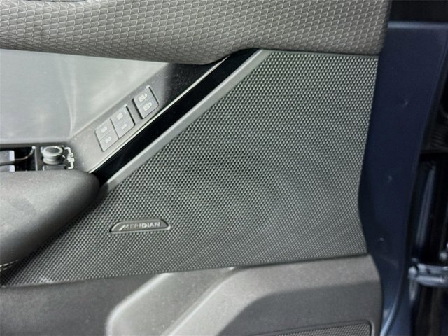 Certified 2022 Land Rover Range Rover Velar R-Dynamic S AWD/4WD image 21