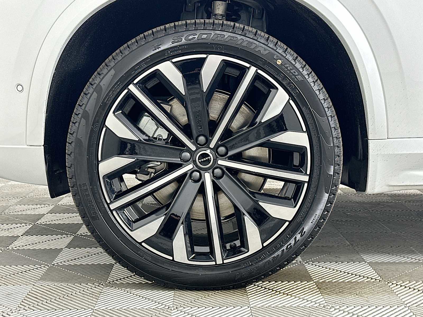 Used 2025 Volvo XC90 T8 Ultra w/ Protection Package Premier image 30