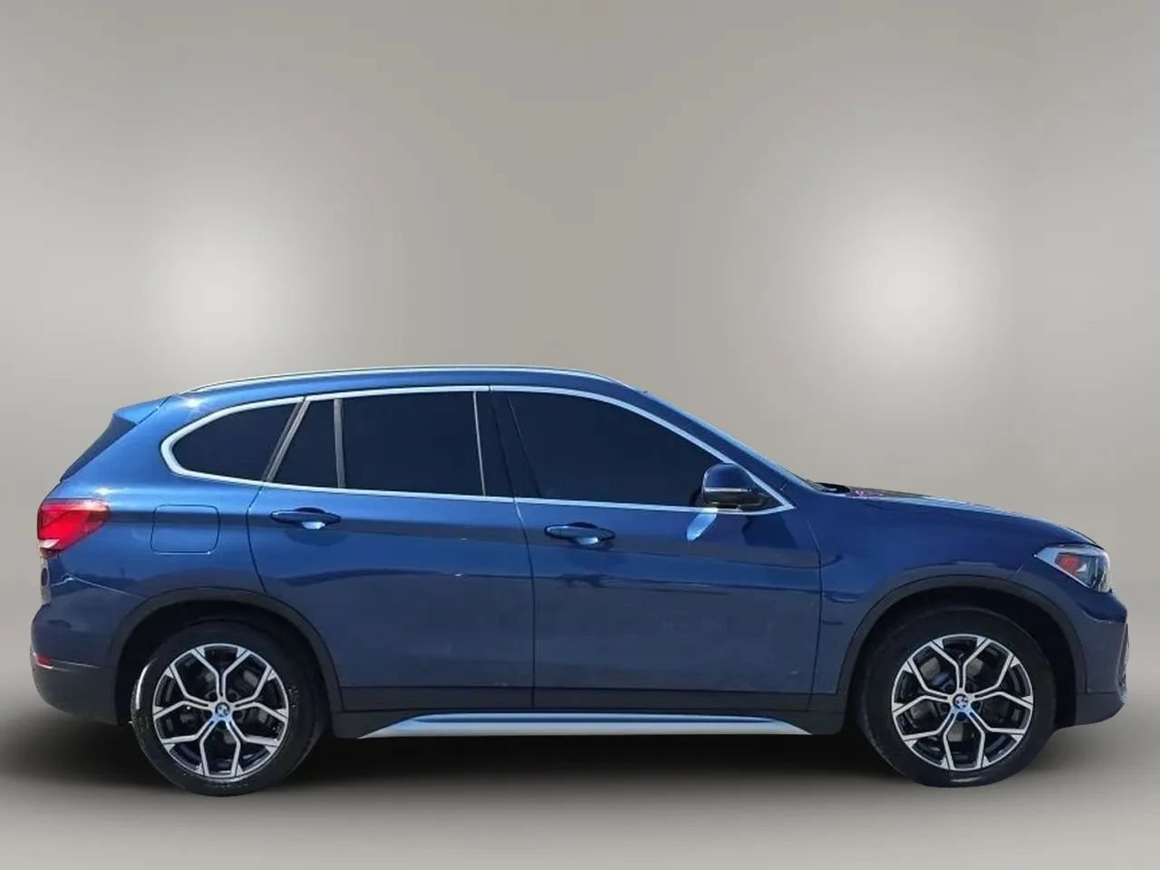 Used 2021 BMW X1 xDrive28i w/ Premium Package AWD/4WD image 9