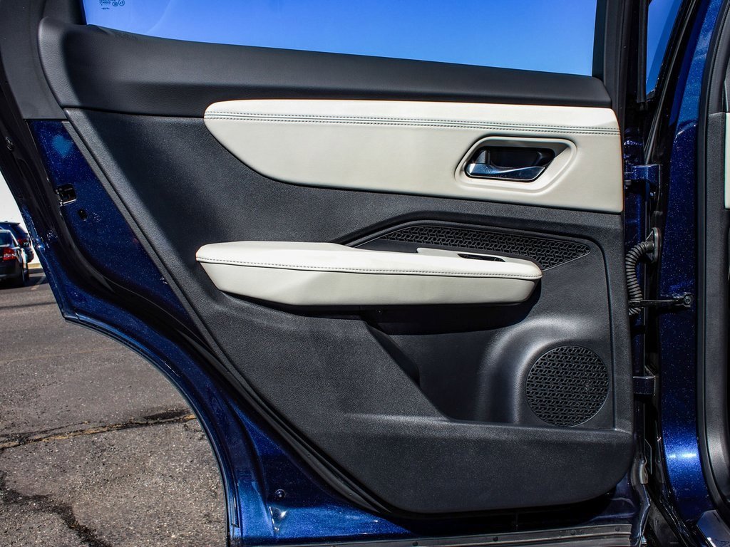 Used 2023 Nissan Ariya AWD image 11