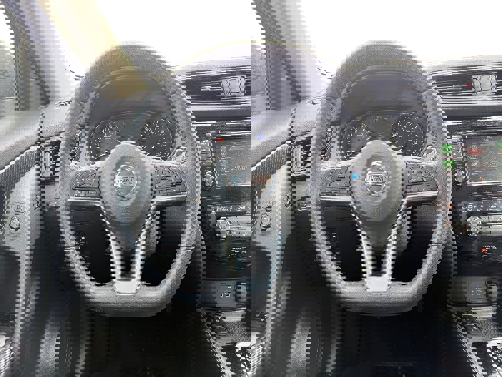 Used 2019 Nissan Rogue SL w/ Premium Package image 12