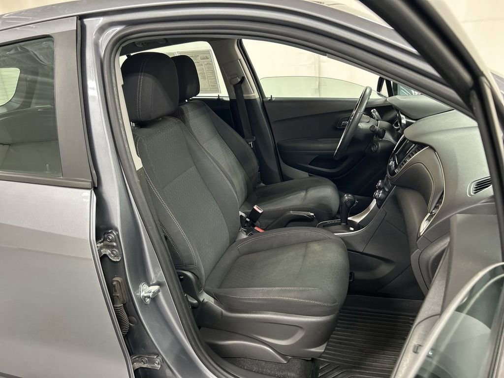 Used 2020 Chevrolet Trax LS image 22