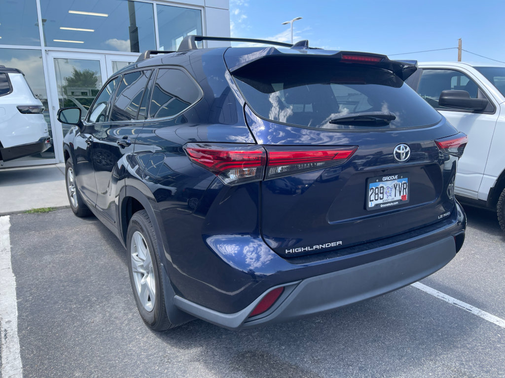 Used 2020 Toyota Highlander LE AWD/4WD image 3