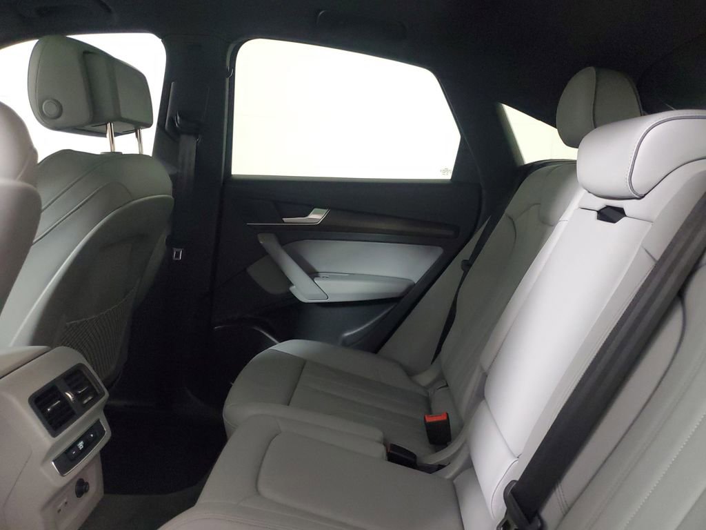 Used 2024 Audi Q5 2.0T Premium image 12