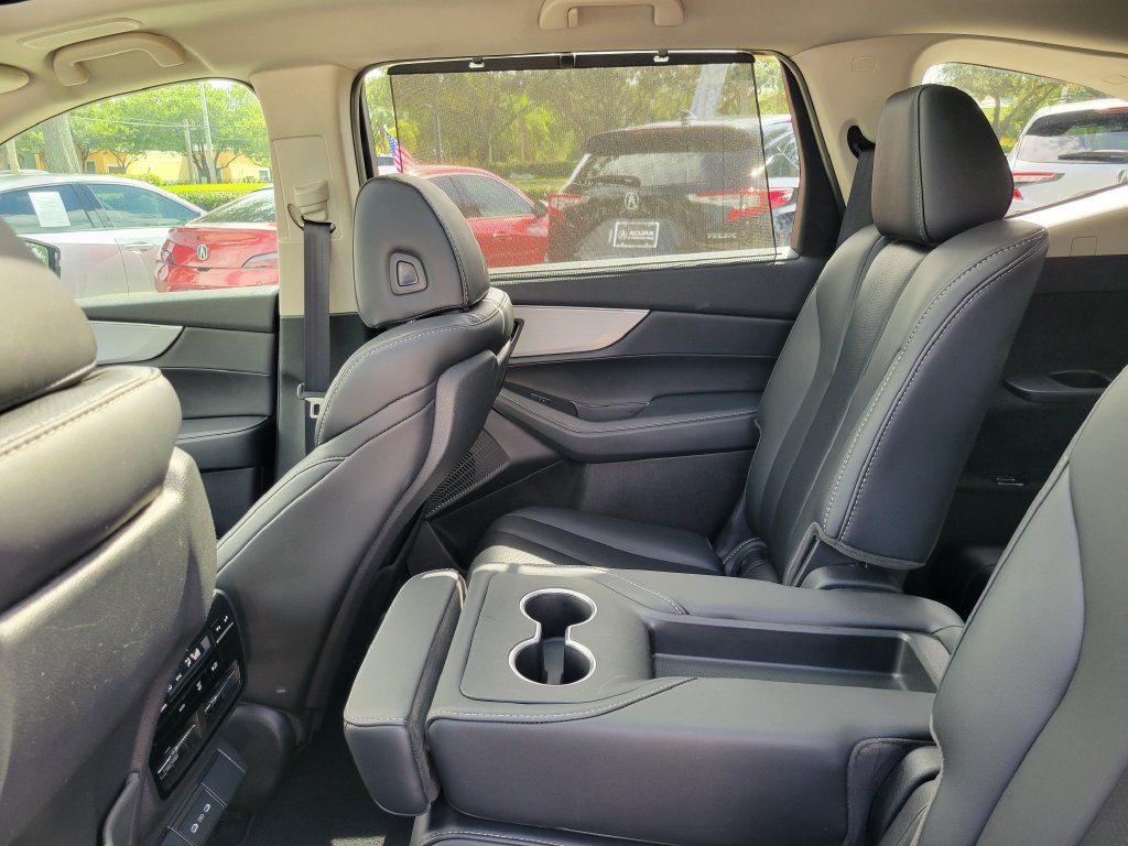 Used 2025 Acura MDX w/ Technology Package FWD image 12