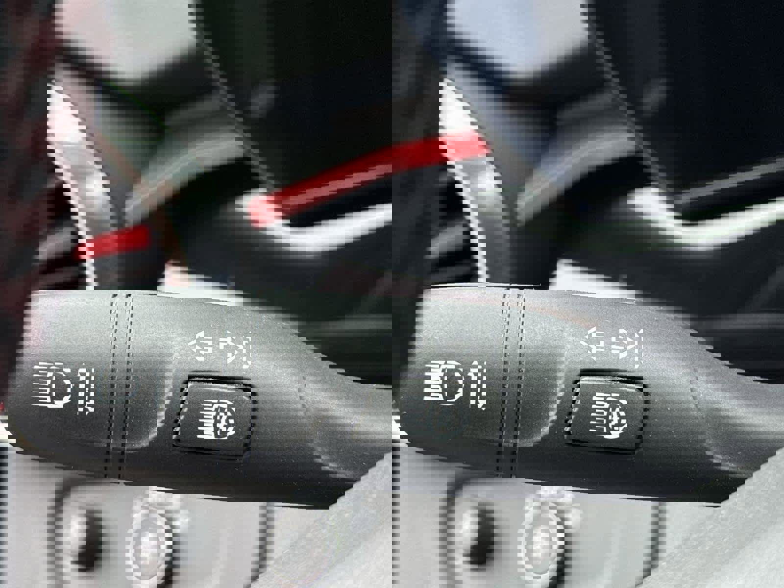 Used 2024 Chevrolet Trax RS w/ Sunroof Package image 27