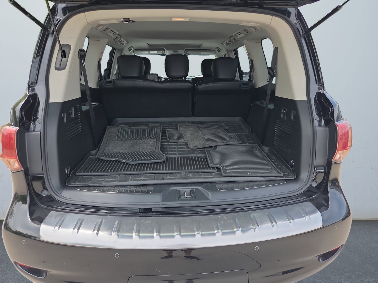 Used 2017 INFINITI QX80 4WD w/ Driver Assistance Package image 15
