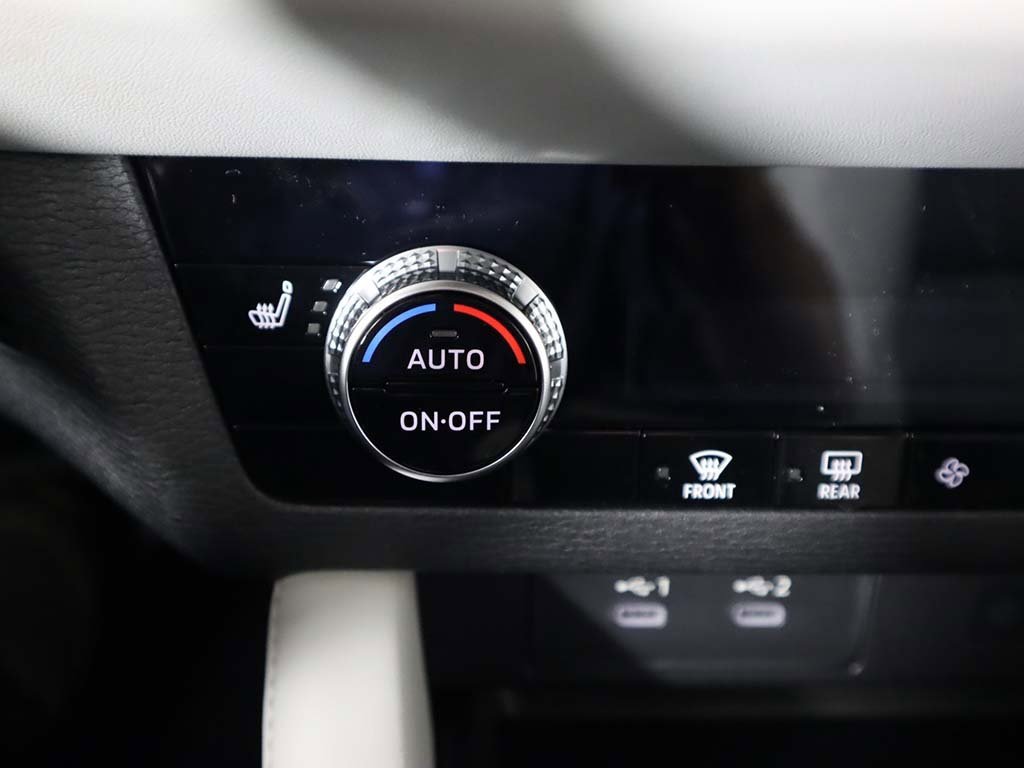 New 2025 Mitsubishi Outlander SE image 50