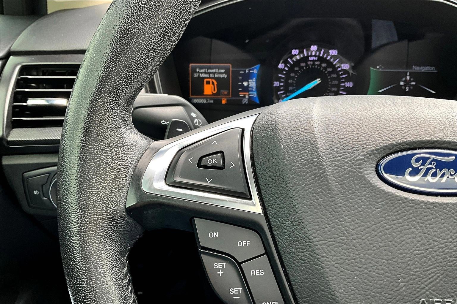 Used 2018 Ford Fusion SE w/ Equipment Group 201A FWD image 11