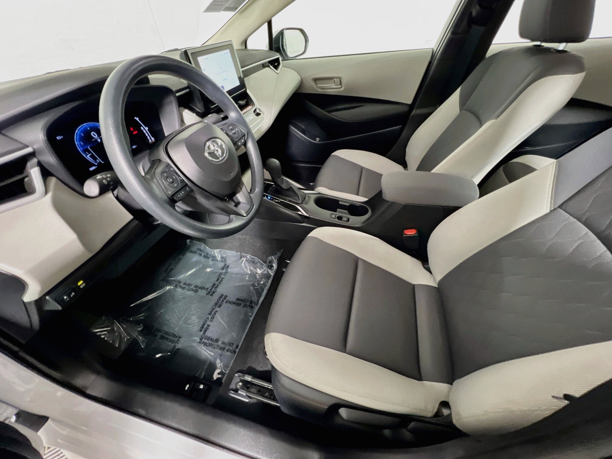 Used 2026 Toyota Corolla LE FWD image 15