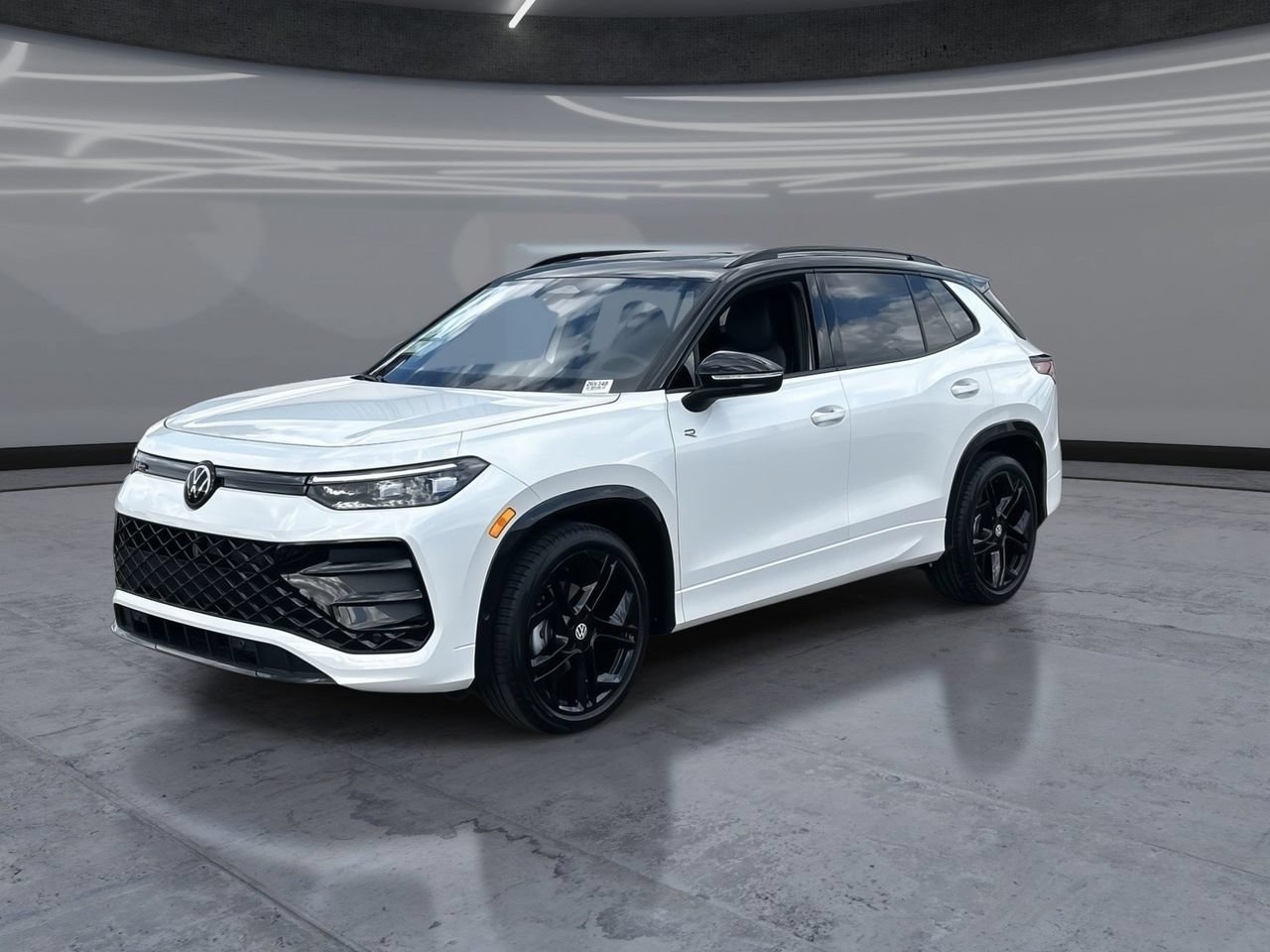 New 2026 Volkswagen Tiguan SE R-Line FWD image 3