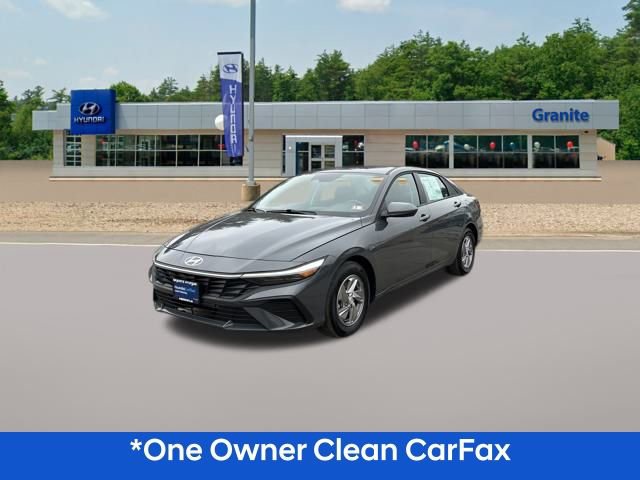 Certified 2025 Hyundai Elantra SE image 2