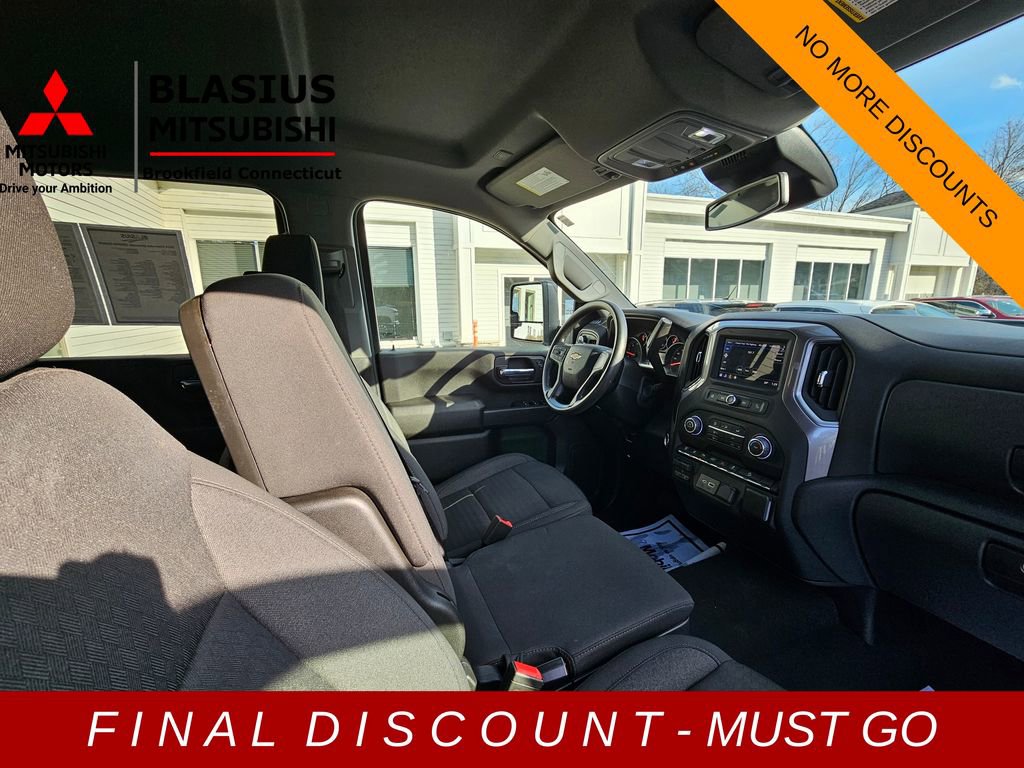 Used 2024 Chevrolet Silverado 2500 Custom w/ Custom Value Package image 16