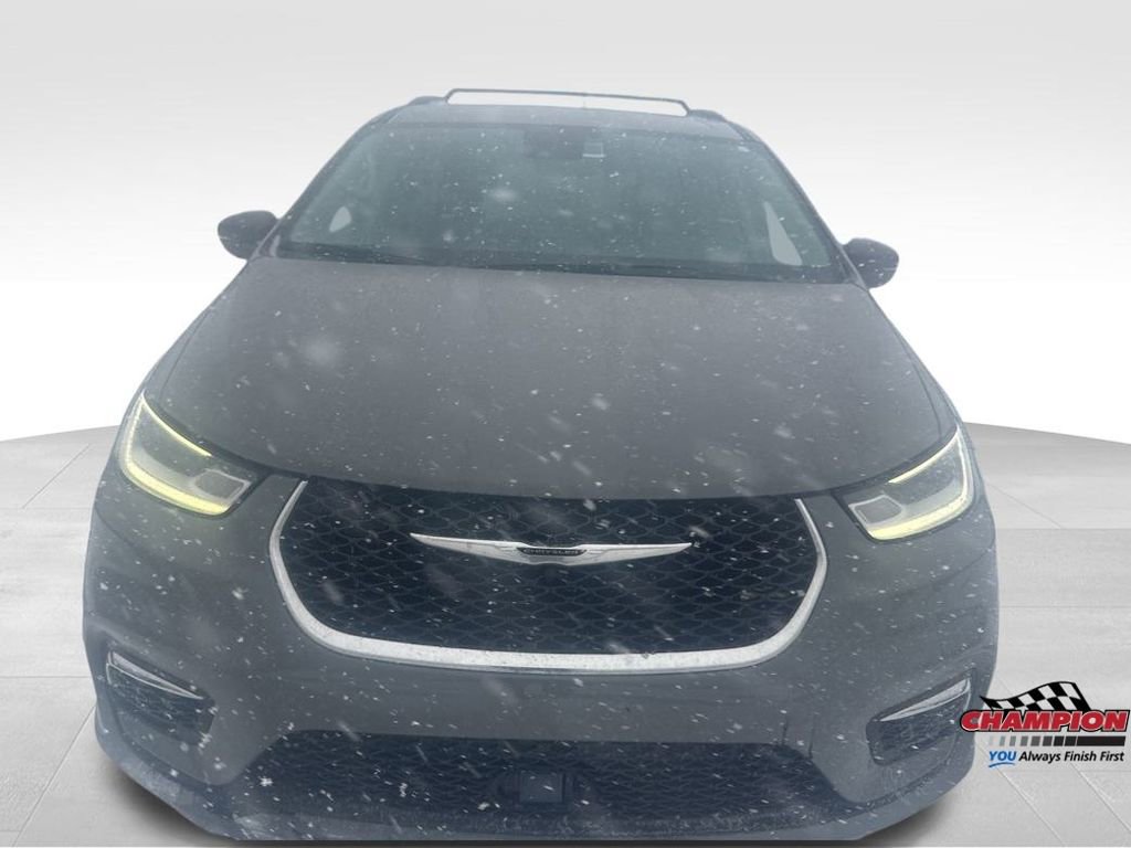 Used 2022 Chrysler Pacifica Touring-L image 10