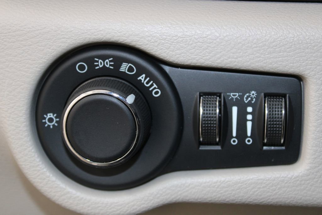 Used 2024 Chrysler Voyager LX FWD image 46