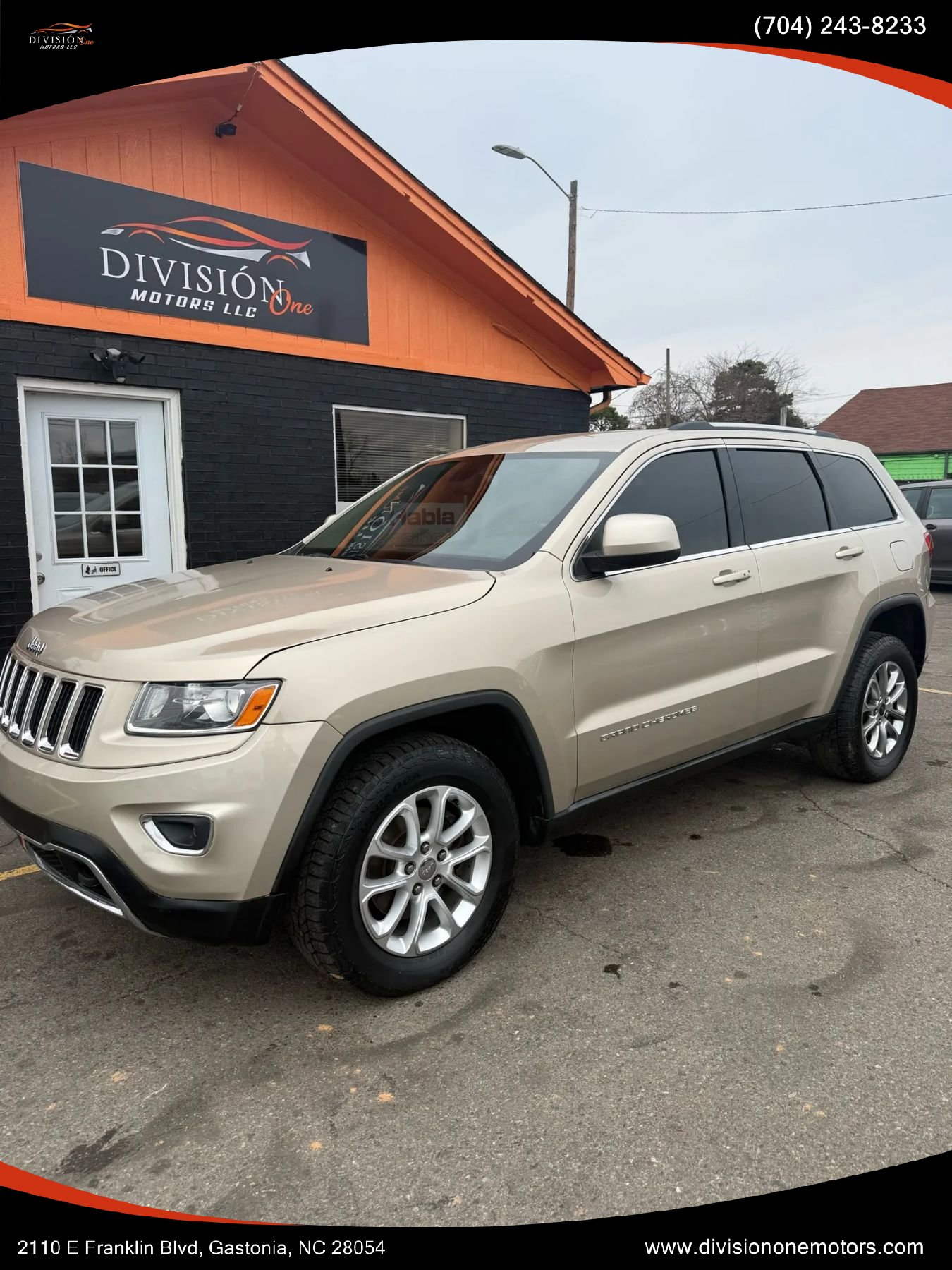 Used 2014 Jeep Grand Cherokee Laredo w/ 18" Wheel & 8.4" Radio Group AWD/4WD image 1