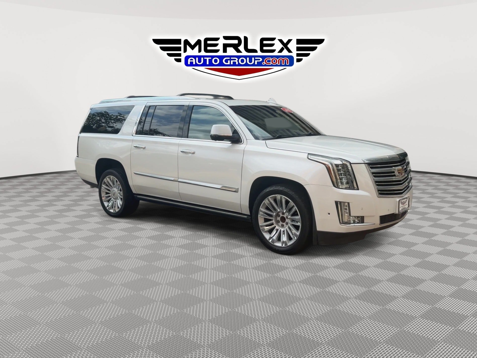 Used 2018 Cadillac Escalade ESV Platinum RWD image 2
