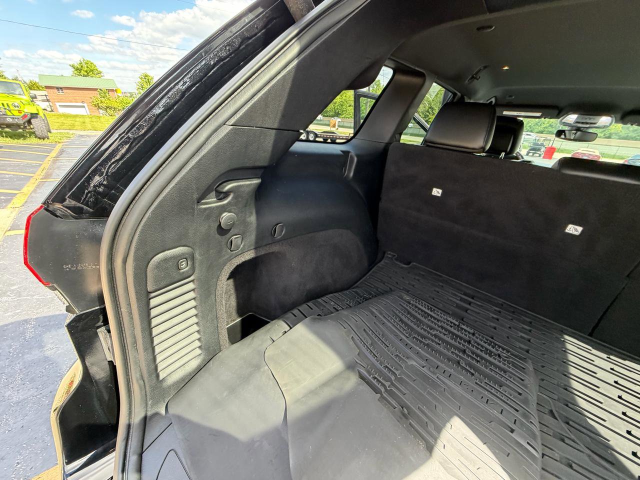 Used 2018 Jeep Grand Cherokee Altitude AWD/4WD image 31