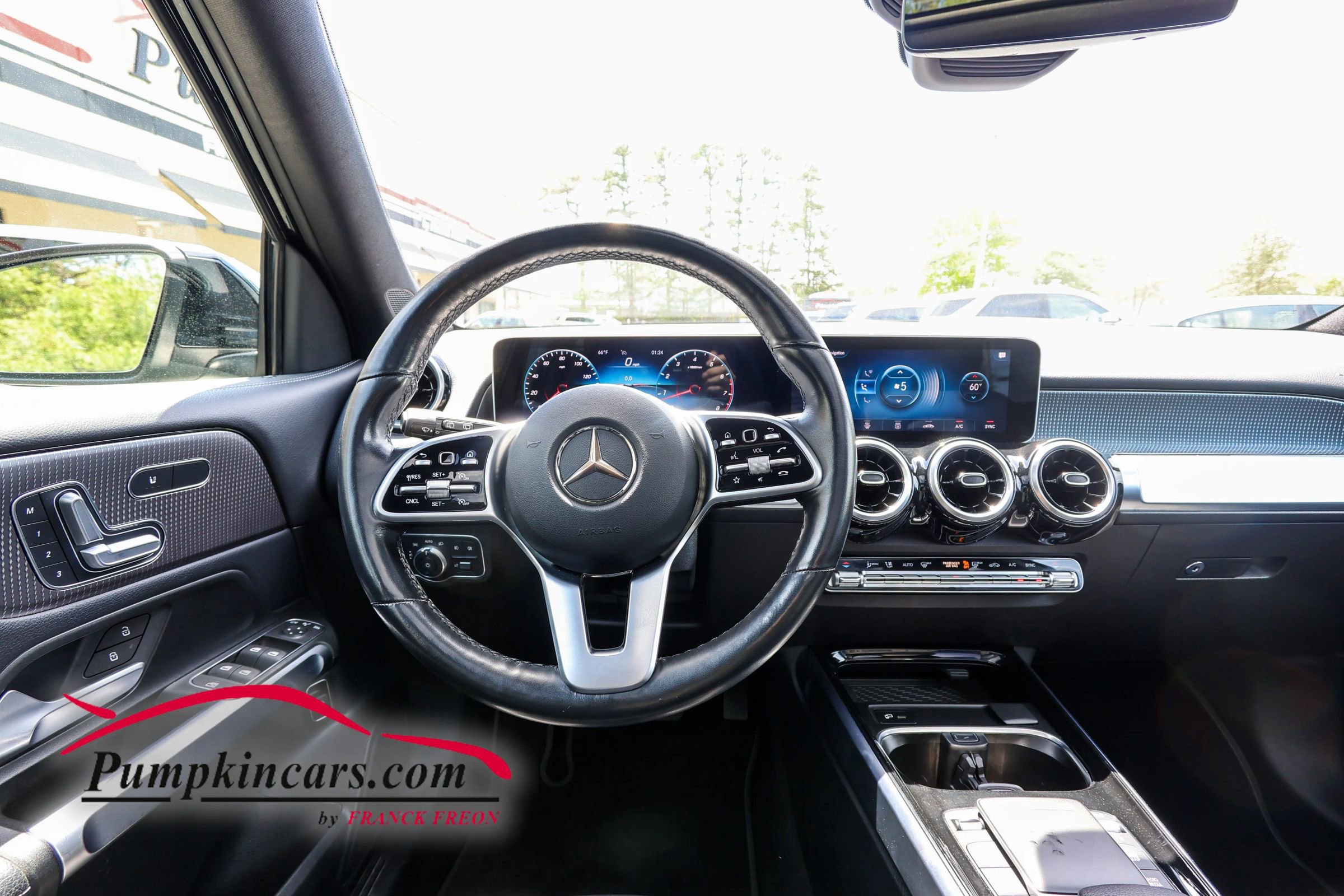 Used 2021 Mercedes-Benz GLB 250 4MATIC w/ Premium Package image 30