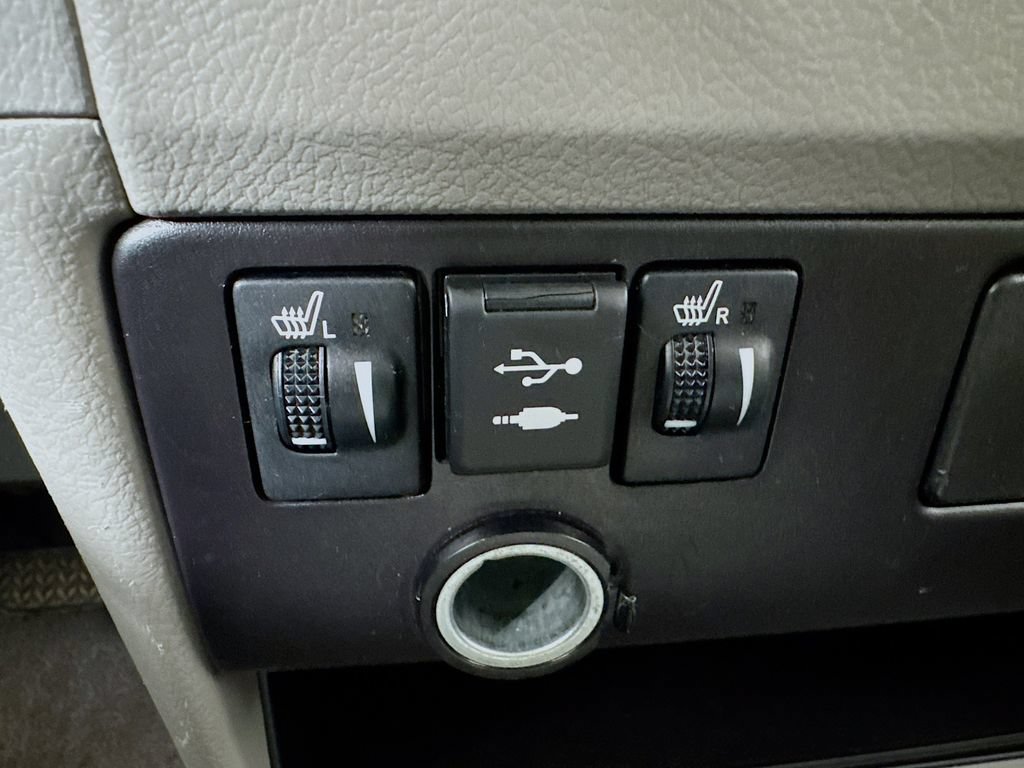 Used 2018 Toyota Sienna Limited FWD image 17