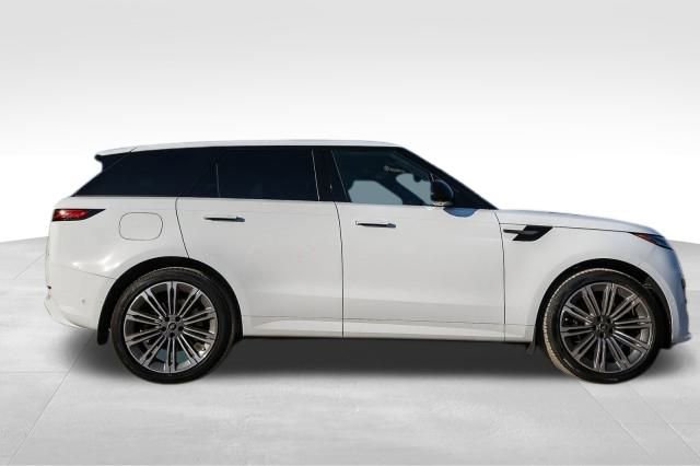 New 2025 Land Rover Range Rover Sport Dynamic SE image 8