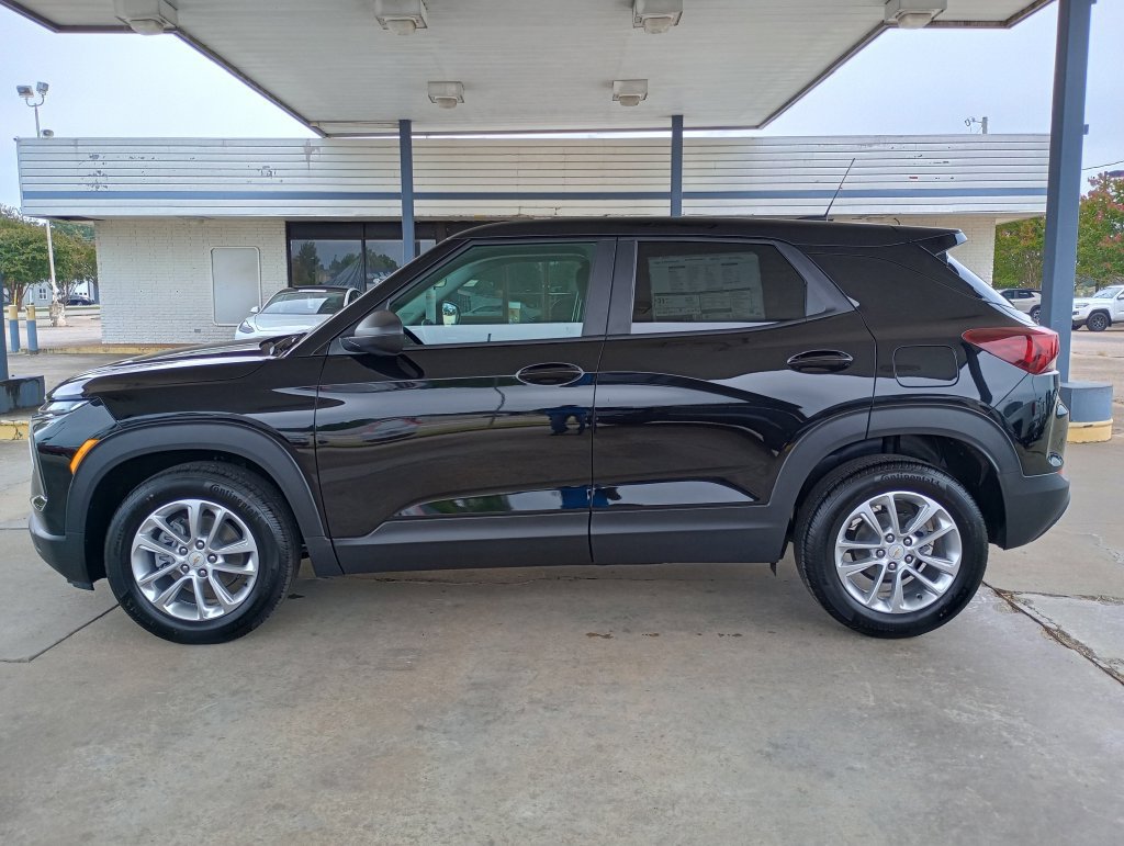 New 2026 Chevrolet TrailBlazer LS w/ LS Convenience Package FWD image 2