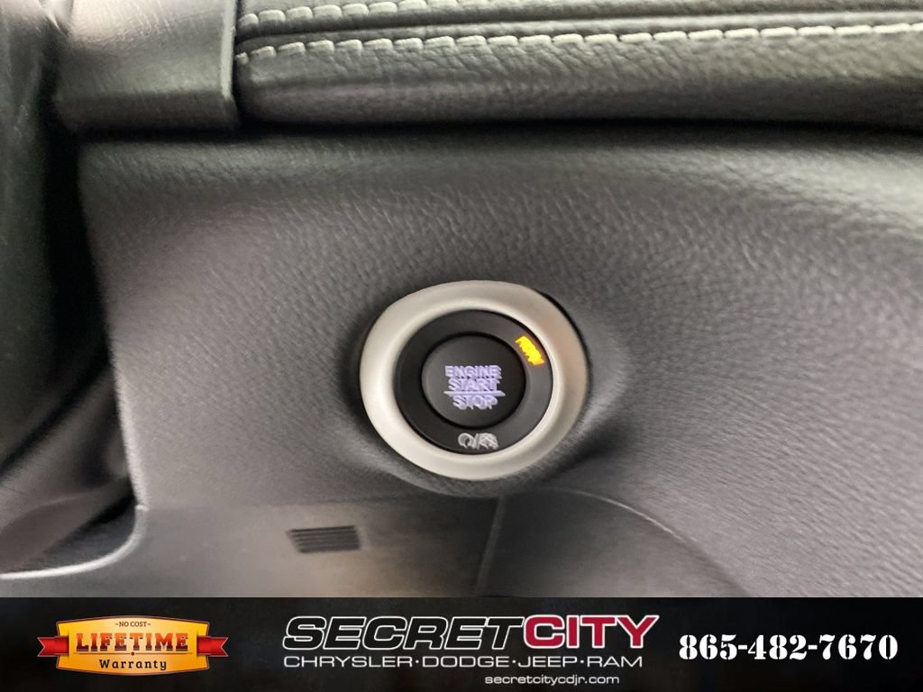 New 2026 Chrysler Pacifica Select image 18