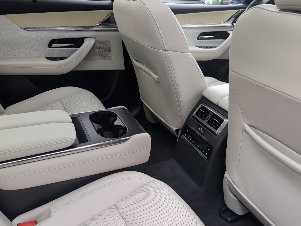 Certified 2024 MAZDA CX-90 3.3 Turbo S w/ Premium Plus AWD/4WD image 8