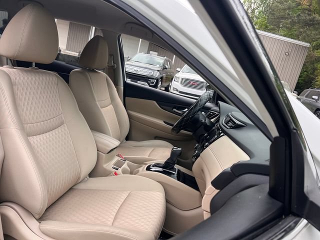 Used 2020 Nissan Rogue SV FWD image 29